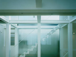 ガラス階段の家, 原 空間工作所 HARA Urban Space Factory 原 空間工作所 HARA Urban Space Factory Moderner Multimedia-Raum Glas Transparent