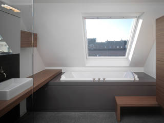 Wohnturm, atelierschiefer GmbH atelierschiefer GmbH Eclectic style bathroom