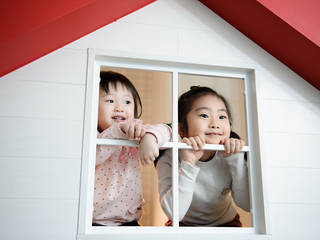 아이들의 웃음이 피어나는 빨간지붕 다락방 인테리어 , 퍼스트애비뉴 퍼스트애비뉴 Dormitorios infantiles de estilo moderno
