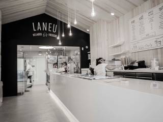 HELADERIA TAKE AWAY "LANEU", MARIA JESUS MORA_ARQUITECTO MARIA JESUS MORA_ARQUITECTO Espacios comerciales