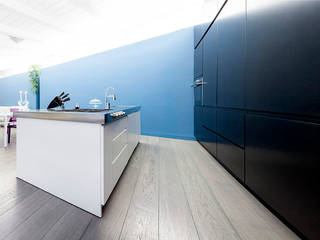 the blue whale, 23bassi studio di architettura 23bassi studio di architettura مطبخ