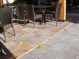 PORFIDO per un ristorante al Lago di Garda, STILE SAS STILE SAS Mediterranean style walls & floors Stone