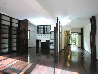 古民家の古材でマンションリフォーム, ユミラ建築設計室 ユミラ建築設計室 Classic style living room