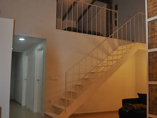 Vivienda en Burjassot, 3 M ARQUITECTURA 3 M ARQUITECTURA Classic style corridor, hallway and stairs