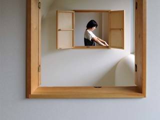 House just in front 中西ひろむ建築設計事務所／Hiromu Nakanishi Architects Modern windows & doors