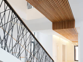 Конструктивный подход, Monoloko design Monoloko design Pasillos, vestíbulos y escaleras de estilo minimalista