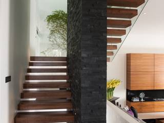 Casa GM, GLR Arquitectos GLR Arquitectos Hành lang, sảnh & cầu thang phong cách hiện đại