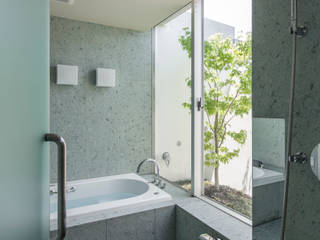 庭とともに時を刻む家 Garden on Garden, A-SEED ASSOCIATES A-SEED ASSOCIATES Bagno moderno