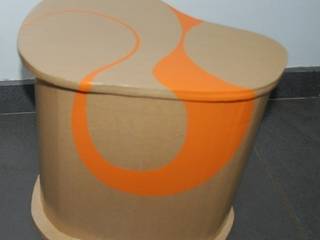 Tabouret bicolores, Un Monde Carton Un Monde Carton オリジナルデザインの ダイニング