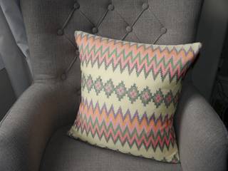 Zig Zag Cushions, MizBiz MizBiz غرفة المعيشة