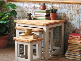 Lundy Stone Grey Nest of Tables The Cotswold Company カントリーデザインの リビング サイドテーブル＆トレー