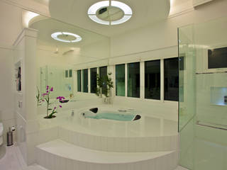 homify Modern bathroom