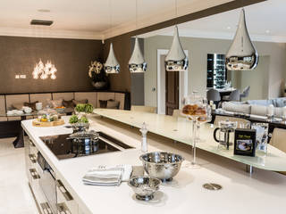 Kitchen with Breakfast Bar Luke Cartledge Photography مطبخ