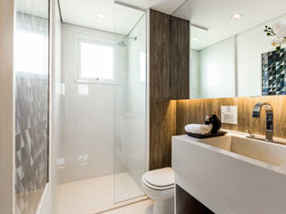 homify Classic style bathroom