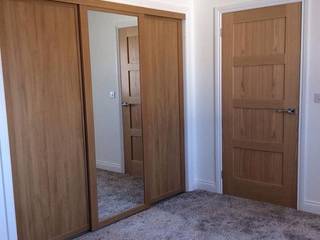 Shaker Sliding Wardrobe Doors Your Style Sliding Doors Phòng ngủ phong cách kinh điển Wardrobes & closets