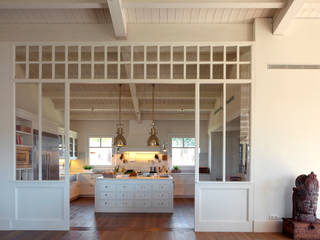 Puertas acristaladas de acceso a la cocina DEULONDER arquitectura domestica Cocinas modernas