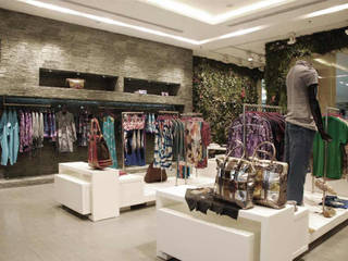 CUSTO STORE STARS-DUBAI, StudioStore StudioStore Commercial spaces