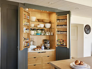 Orford | A classic country kitchen with coastal inspiration Davonport Klassische Küchen Holz