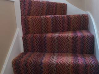 Fabulous Stairs, Wools of New Zealand Wools of New Zealand Eklektyczny korytarz, przedpokój i schody Wełna Fioletowy
