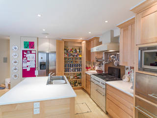 Balham Maple Kitchen designed and made by Tim Wood, Tim Wood Limited Tim Wood Limited Кухня в стиле модерн Твердая древесина Многоцветный