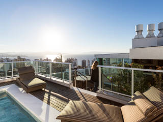 Apartamento Beiramar FL-2, KARINA KOETZLER arquitetura e interiores KARINA KOETZLER arquitetura e interiores Modern balcony, veranda & terrace