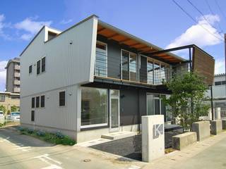 T字路に建つアトリエハウス, 原 空間工作所 HARA Urban Space Factory 原 空間工作所 HARA Urban Space Factory Modern Houses