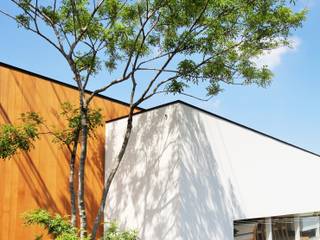 山内接骨院, ＬＩＶＩＮＧ ＤＥＳＩＧＮ ＬＩＶＩＮＧ ＤＥＳＩＧＮ Taman Gaya Eklektik