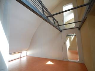 living under the barrel roof allmermacke Modern Bedroom Engineered Wood Transparent