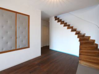 CASA ALL'EUR [2013], na3 - studio di architettura na3 - studio di architettura Modern Corridor, Hallway and Staircase Wood Wood effect