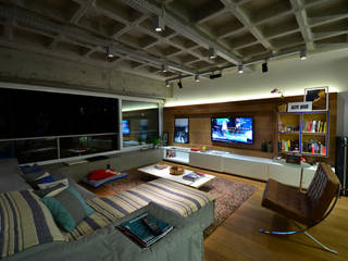 APARTAMENTO LOFT, HECHER YLLANA ARQUITETOS HECHER YLLANA ARQUITETOS Industrial style living room