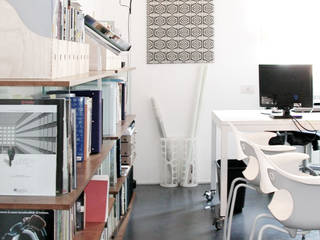 CASA STUDIO [2003], na3 - studio di architettura na3 - studio di architettura ห้องทำงาน/อ่านหนังสือ ยาง