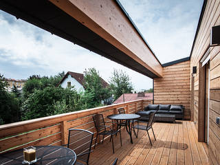 Balkon Florian Schober Architektur ZT Moderner Balkon, Veranda & Terrasse Holz