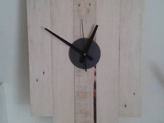 horloge en palette recyclé, Palcreassion Palcreassion Living room Wood Wood effect