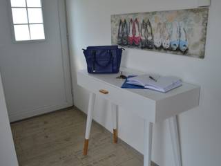 Home Staging einer Mietwohnung, Ambientia Ambientia Hành lang, sảnh & cầu thang phong cách hiện đại Drawers & shelves