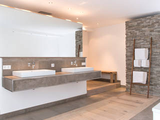 Wellnessoase in Einfamilienhaus bietet viel Platz zum Entspannen, Pientka - Faszination Naturstein Pientka - Faszination Naturstein Moderne badkamers
