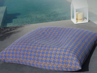 ​The unique items made of “PIED DE POULE” fabric by POEMO DESIGN, POEMO DESIGN POEMO DESIGN Balcone, Veranda & Terrazza in stile eclettico Cotone Blu