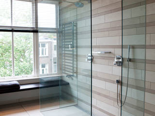 Familiehuis, Amsterdam Zuid, Binnenvorm Binnenvorm モダンスタイルの お風呂 バスタブ＆シャワー