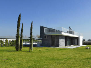 Villa privata tra il mare e la campagna GHINELLI ARCHITETTURA Case moderne Ardesia Grigio
