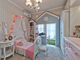 Um quarto de boneca, Espaço do Traço arquitetura Espaço do Traço arquitetura Country style nursery/kids room