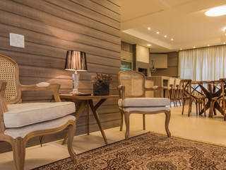 Requinte acolhedor, Élcio Bianchini Projetos Élcio Bianchini Projetos Classic style living room