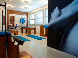 ESTUDIO DE PILATES, Marcia Debski Ferreira Designer de Interiores Marcia Debski Ferreira Designer de Interiores Commercial spaces