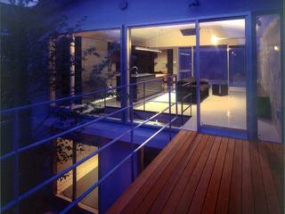千里山のコートハウス, 松田靖弘建築設計室 松田靖弘建築設計室 地中海デザインの テラス