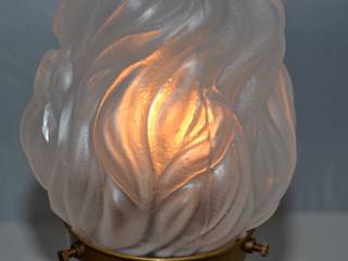 'THE EMPIRE BED WARMER' TABLE LAMP, it's a light it's a light Eklektik Yemek Odası