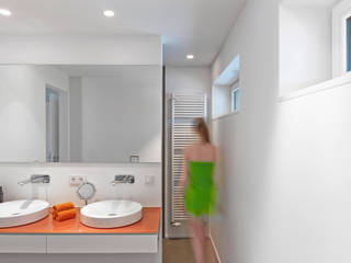 Energetische Sanierung & Umbau Einfamilienhaus, architektur______linie architektur______linie Modern bathroom