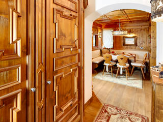 A tipical house with rock inside in Cortina d'Ampezzo, Ambra Piccin Architetto Ambra Piccin Architetto Pasillos, vestíbulos y escaleras rústicos Madera Acabado en madera