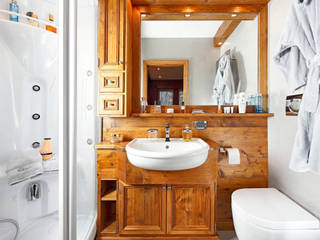 A tipical house with rock inside in Cortina d'Ampezzo, Ambra Piccin Architetto Ambra Piccin Architetto Rustic style bathroom Wood Wood effect Sinks