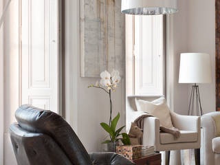 PIED-À-TERRE, Lisboa, LAVRADIO DESIGN LAVRADIO DESIGN Classic style living room White