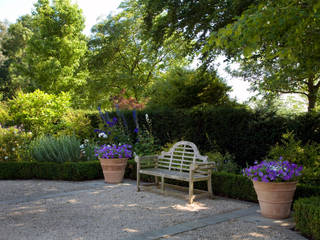 A country garden in the Cotswolds, Bowles & Wyer Bowles & Wyer Country style garden
