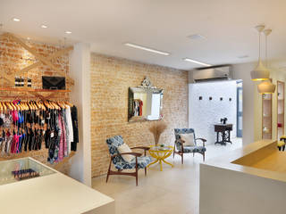 Loja Carina Farfalla , Thaisa Camargo Arquitetura e Interiores Thaisa Camargo Arquitetura e Interiores Commercial spaces