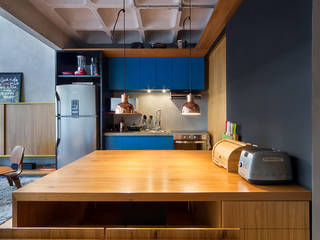 apto cobre/blue, Casa100 Arquitetura Casa100 Arquitetura ห้องครัว